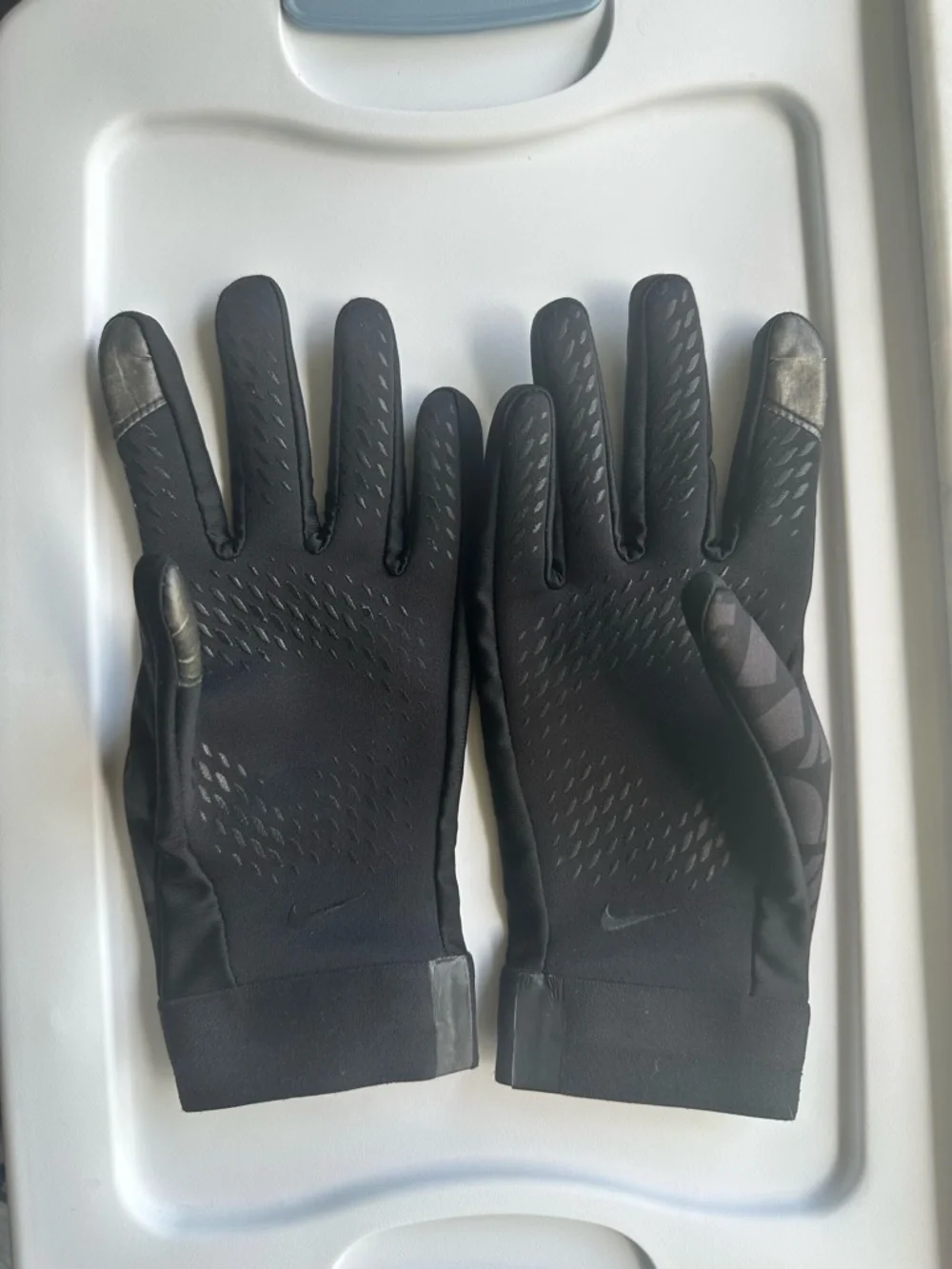 Nike HyperWarm Gloves Boys Size S (8–10) Black Thermal Sports Running